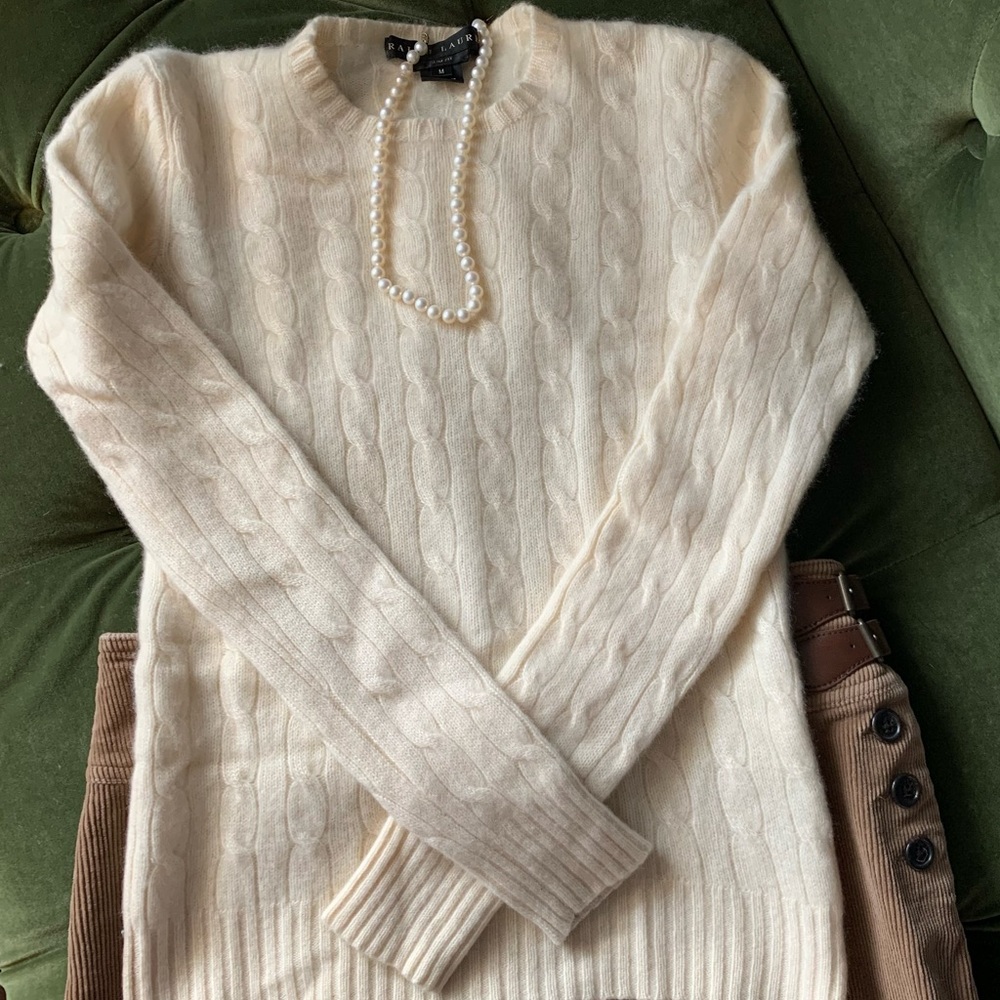 EUC Ralph Lauren slim fit 100% cashmere cable knit crew neck sweater